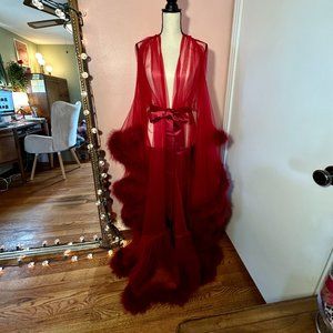 NWOT Burgundy Tulle Feather Photoshoot Robe Bridal Maternity Floor Length
